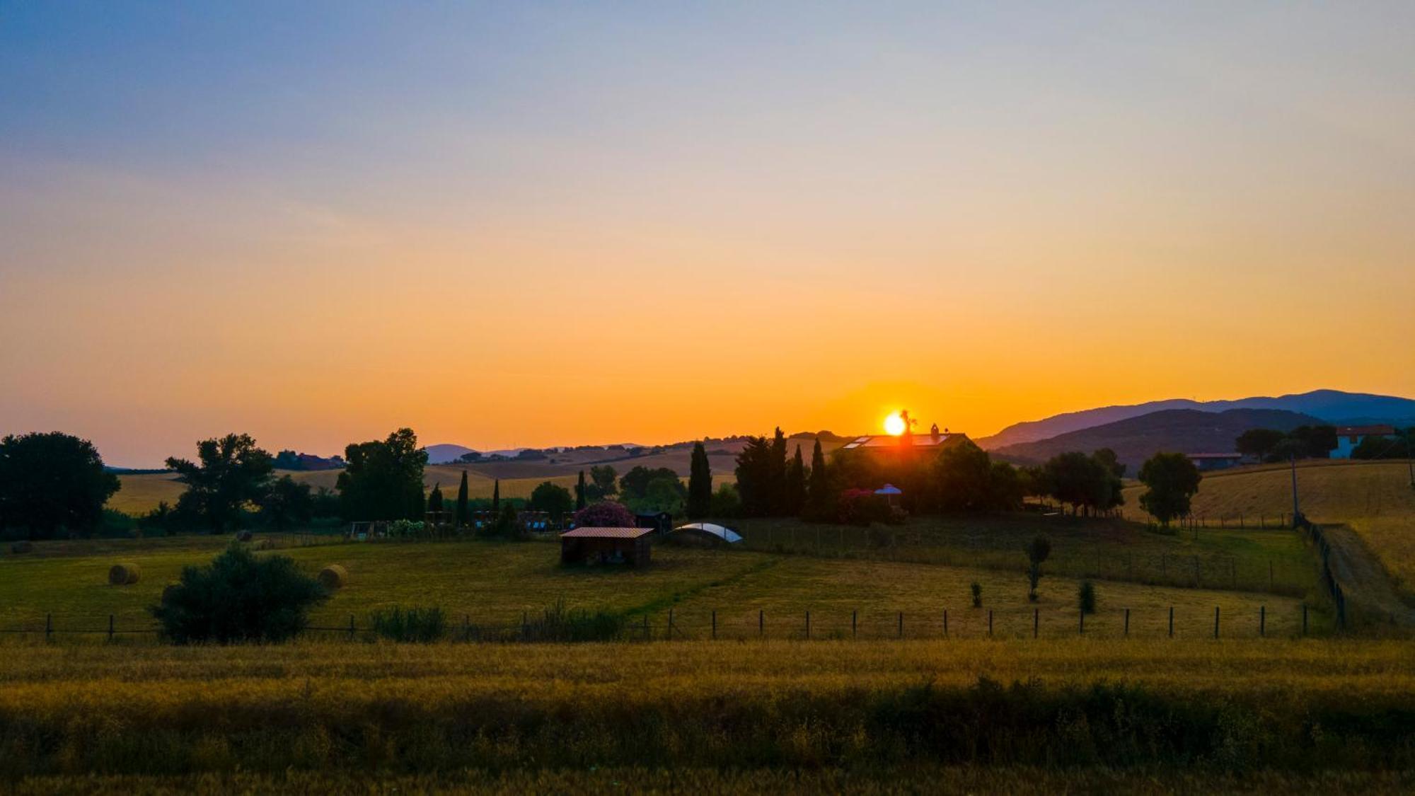 Bed And Breakfast Casale Del Sole カステッリーナ・マリッティマ エクステリア 写真